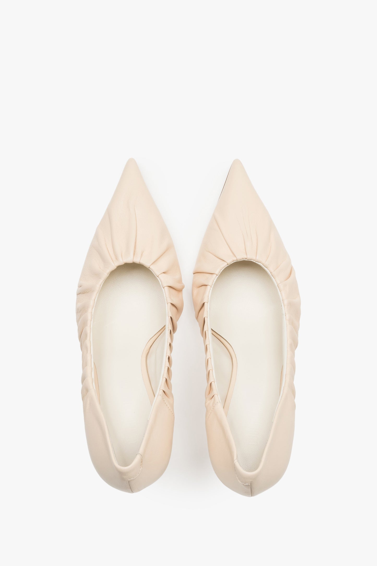 Buty damskie na obcasie, klasyczne, jasnobeżowe, z czubkiem w szpic, z włoskiej skóry Premium, Guglielmo Rotta.