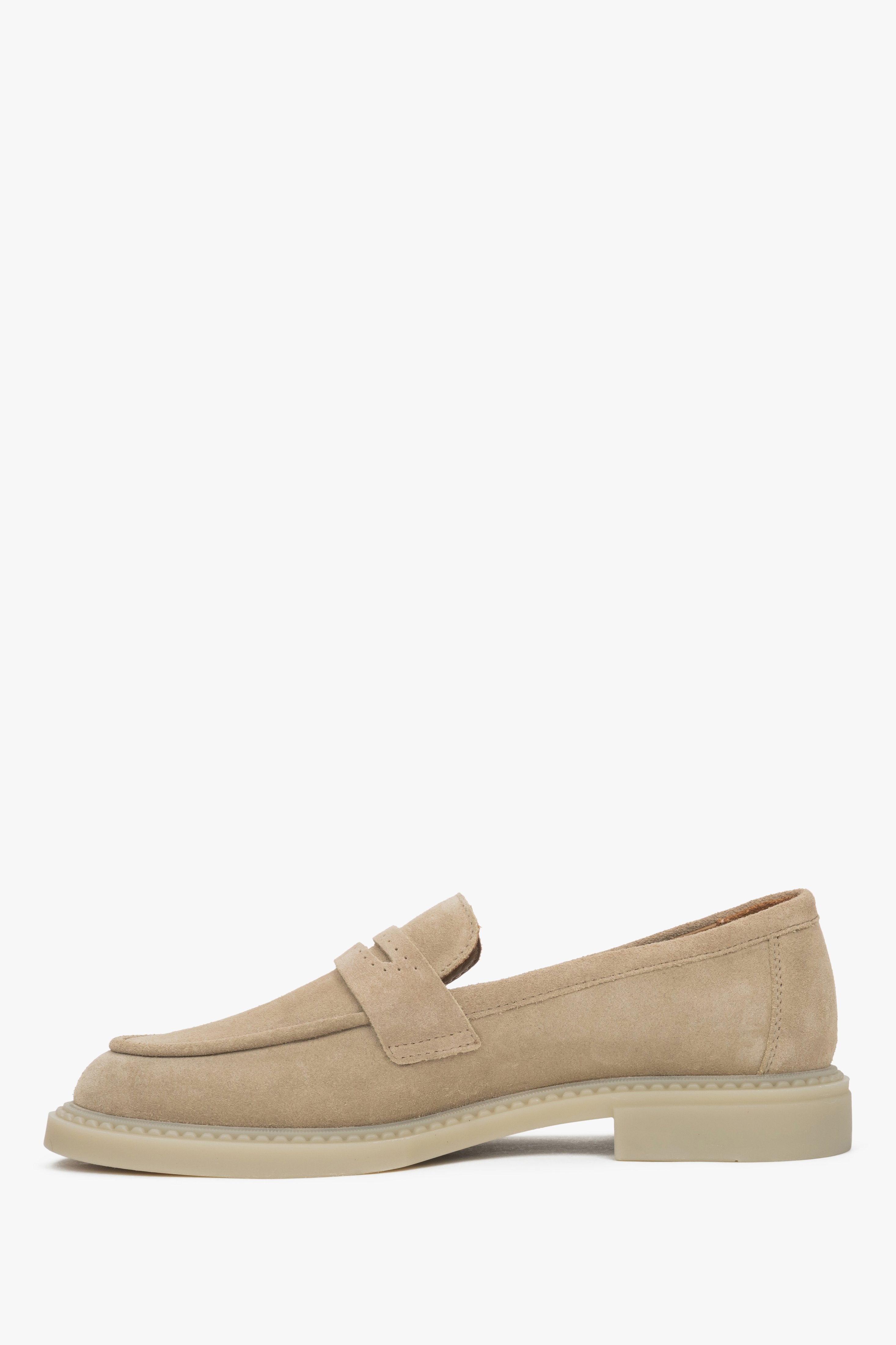 Damskie klasyczne piaskowe loafersy typu Penny z włoskiego weluru naturalnego Estro.
