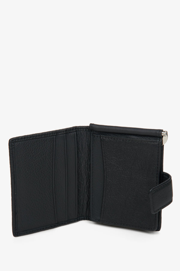 Skórzany czarny portfel męski Estro - wnętrze modelu.