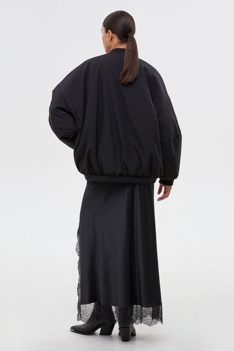 Damska krótka czarna bomberka ze stójką o kroju oversize Estro.