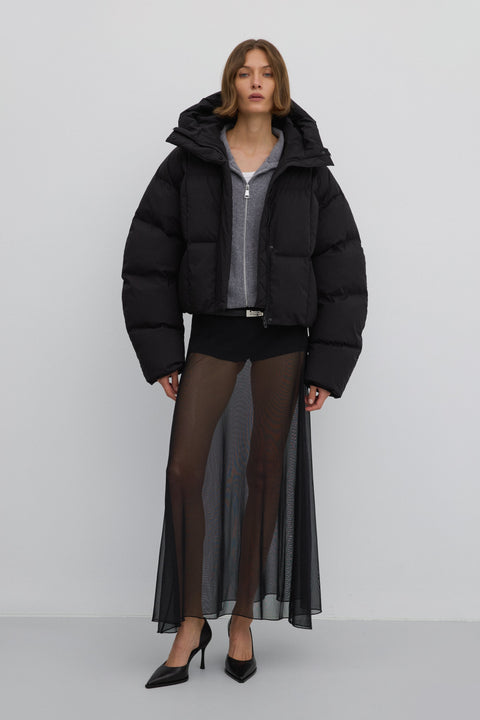 Damska krótka czarna kurtka typu puffer z wysokim kołnierzem na zimę Estro ER00117988.