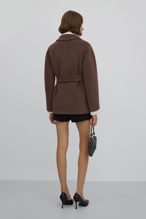 Z wełną, krótki, dwurzędowy, brązowy płaszcz damski Estro.