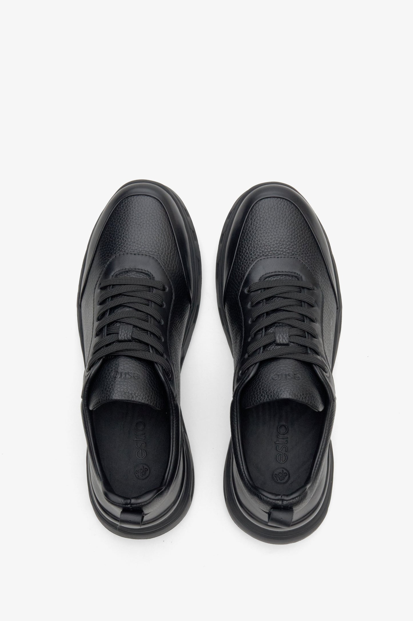 Męskie, skórzane sneakersy w kolorze czarnym marki Estro - prezentacja modelu z góry.