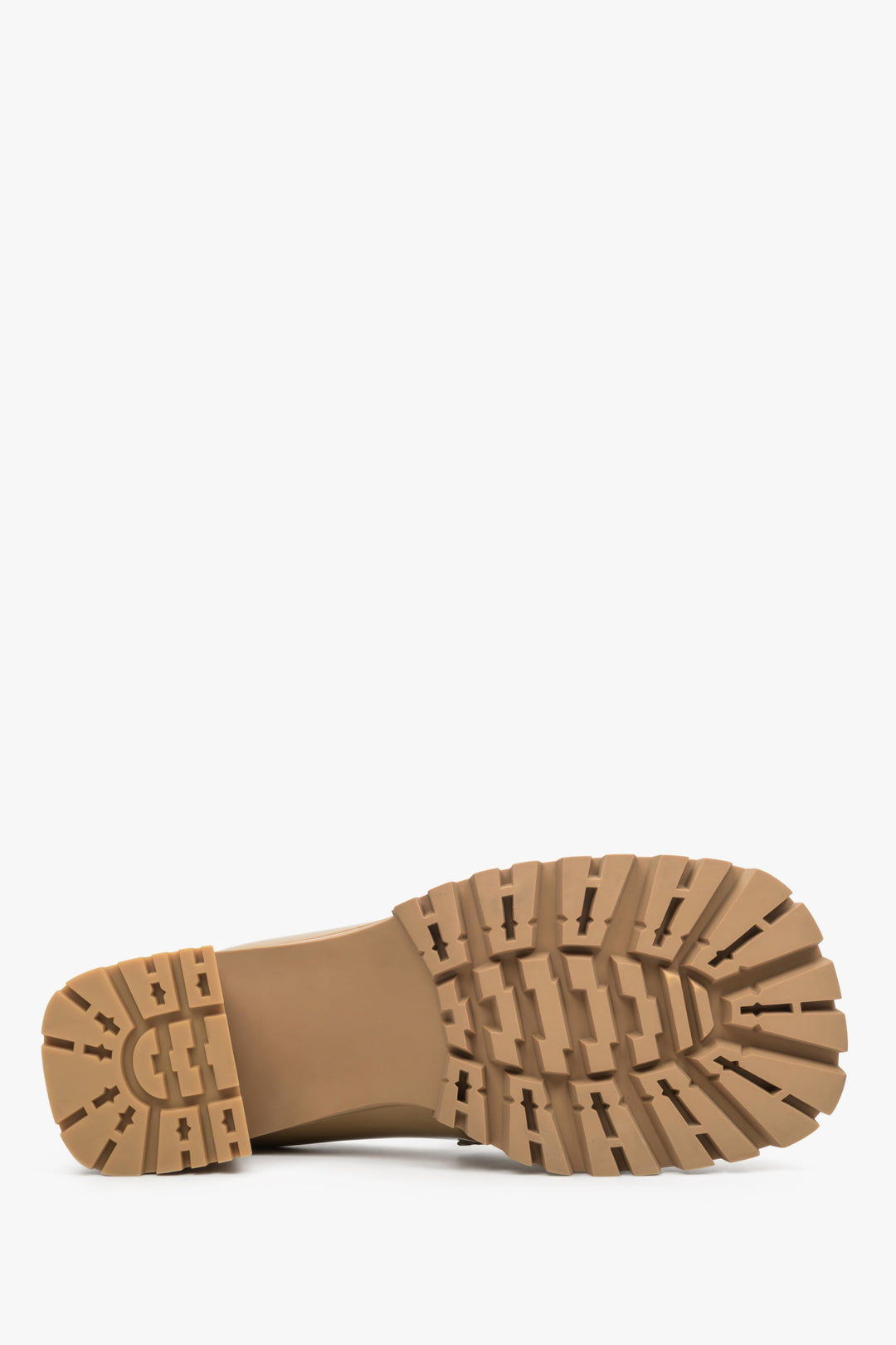 Skórzane mokasyny damskie w kolorze brązowym z lakierowanej skóry naturalnej Estro - zbliżenie na podeszwę buta.