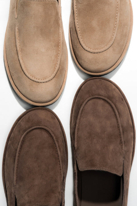 Loafersy damskie, beżowe, z weluru naturalnego, na płaskiej podeszwie, Estro.