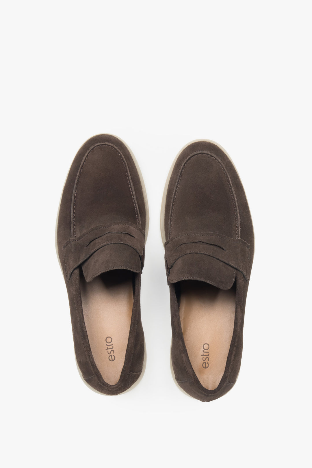 Welurowe loafersy Estro (ER00117956) w klasycznym brązowym kolorze.