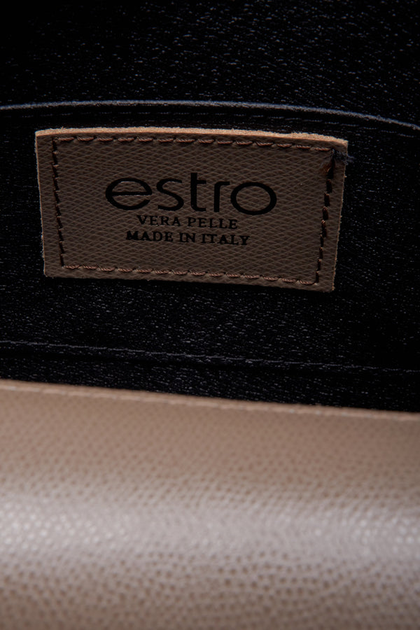 Brązowa skórzana torebka damska do ręki Estro - zbliżenie na detale.