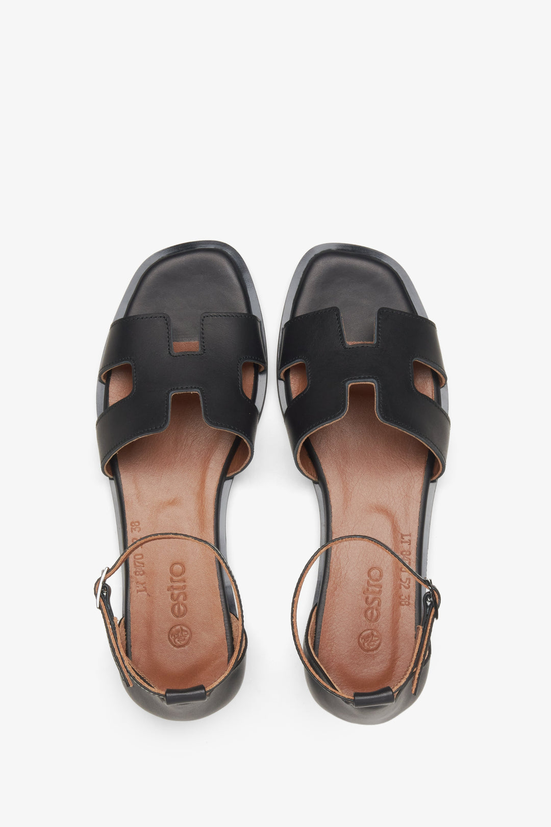Damskie skórzane sandały Estro w kolorze czarnym - prezentacja modelu z góry.