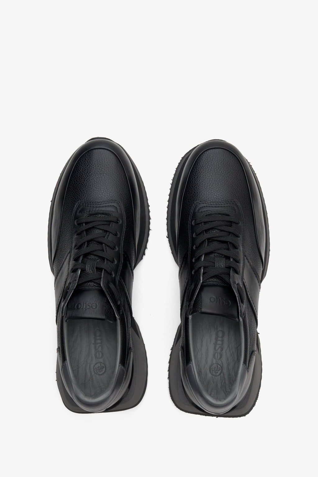 Sportowe sneakersy męskie w kolorze czarnym ze skóry naturalnej Estro - prezentacja modelu z góry.