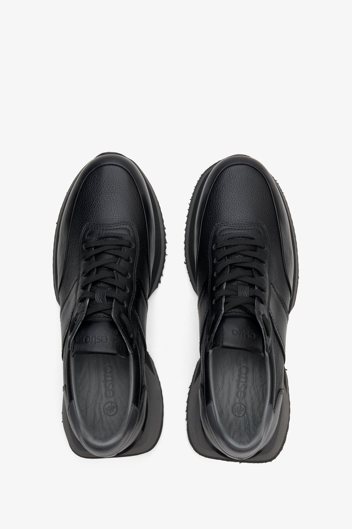 Sportowe sneakersy męskie w kolorze czarnym ze skóry naturalnej Estro - prezentacja modelu z góry.