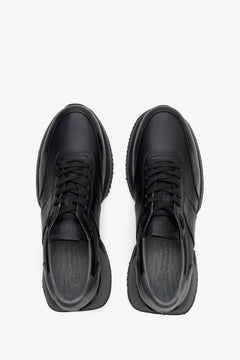 Sportowe sneakersy męskie w kolorze czarnym ze skóry naturalnej Estro - prezentacja modelu z góry.