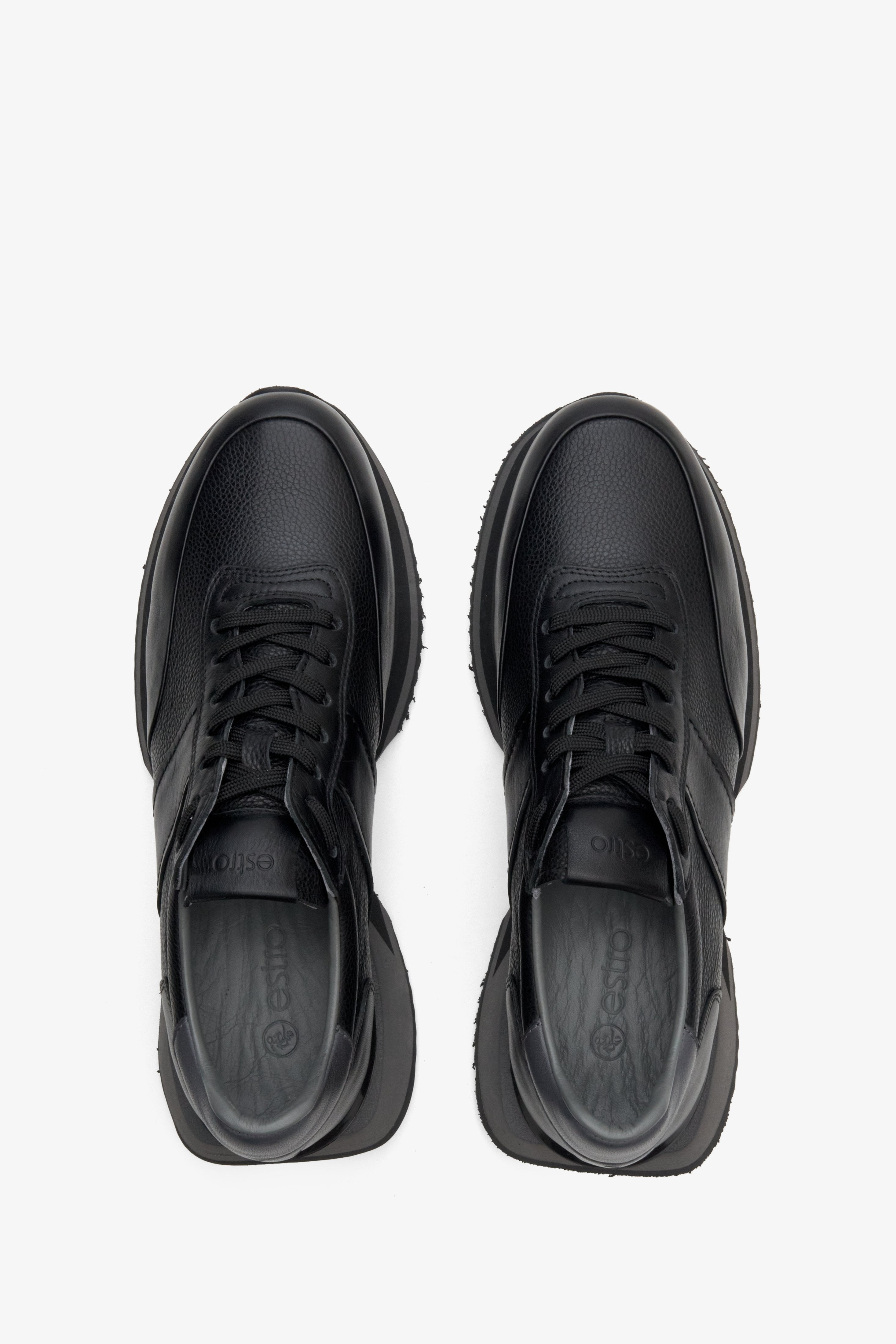 Sportowe sneakersy męskie w kolorze czarnym ze skóry naturalnej Estro - prezentacja modelu z góry.
