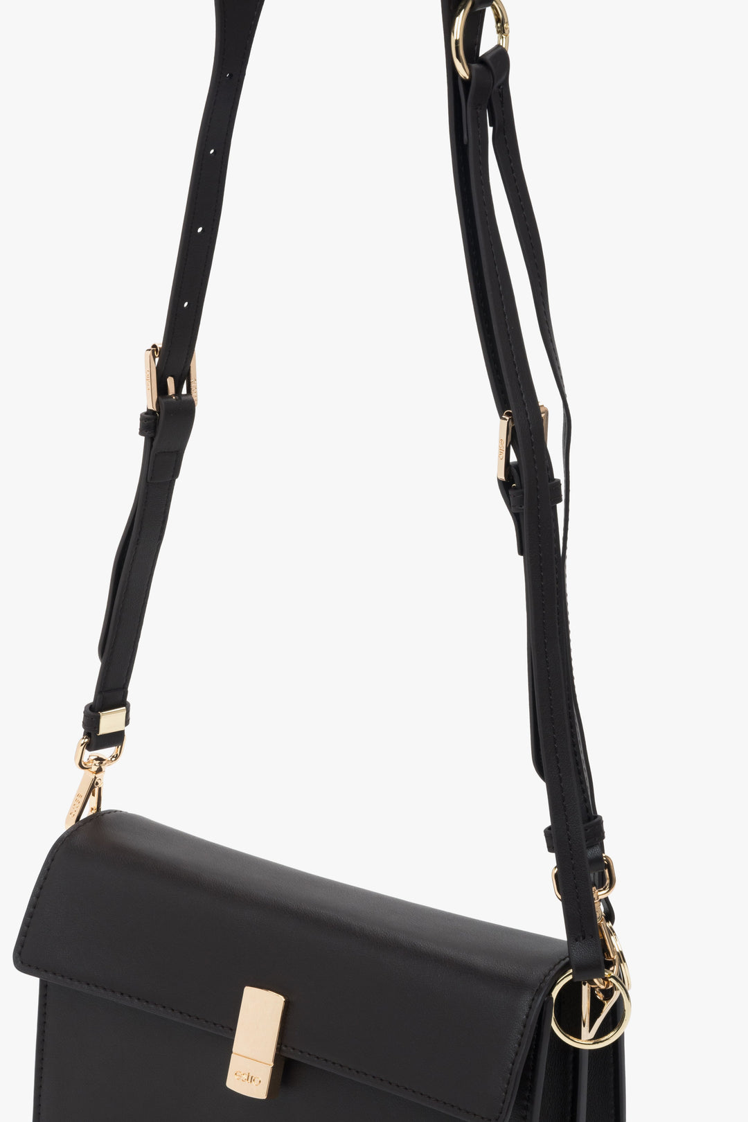 Ponadczasowa mała ciemnobrązowa torebka na ramię ze skóry naturalnej, idealna na co dzień.