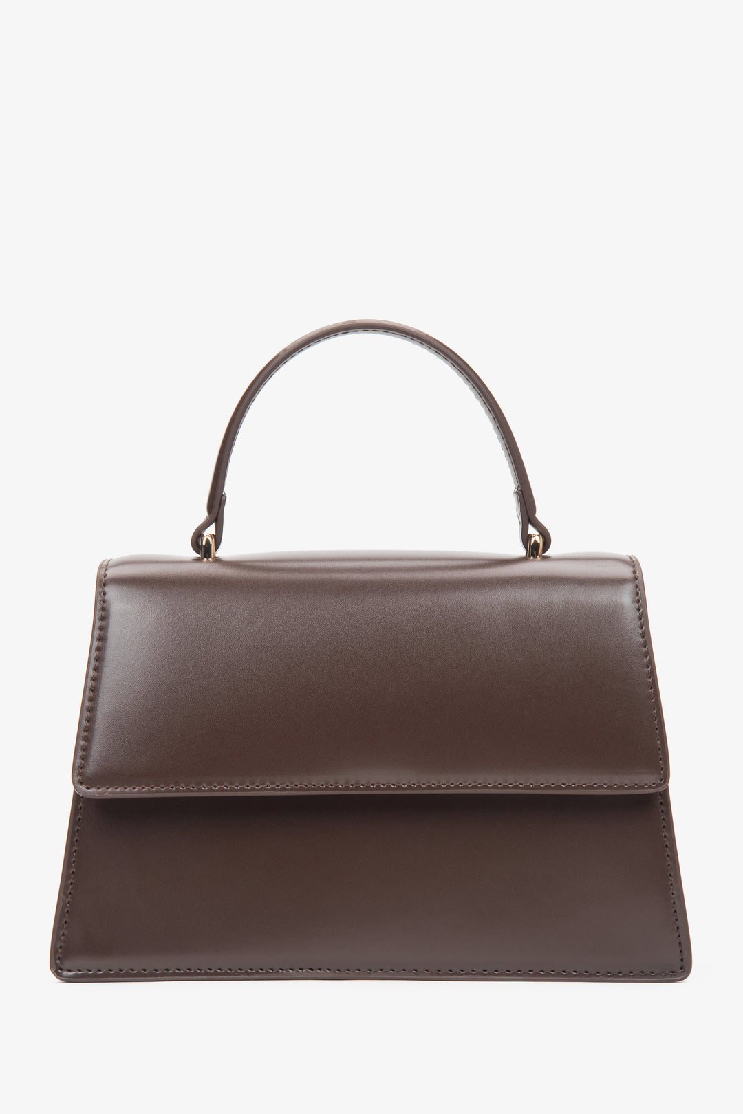 Mała, ciemnobrązowa torebka damska typu kuferek ze skóry naturalnej.