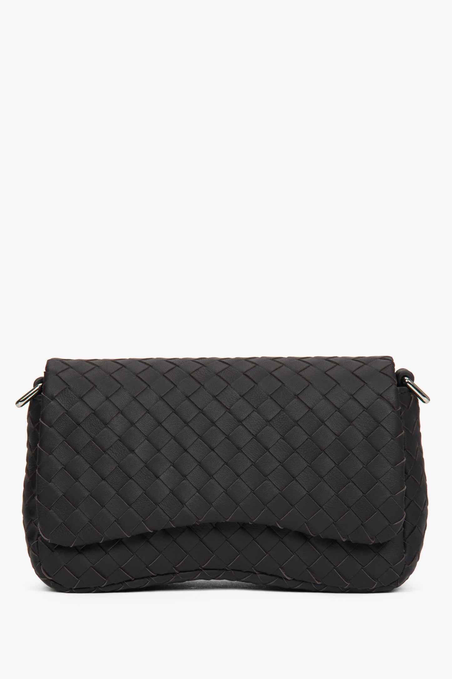 Mała ciemnobrązowa torebka damska na ramię z plecionej skóry naturalnej Estro ER00118706.