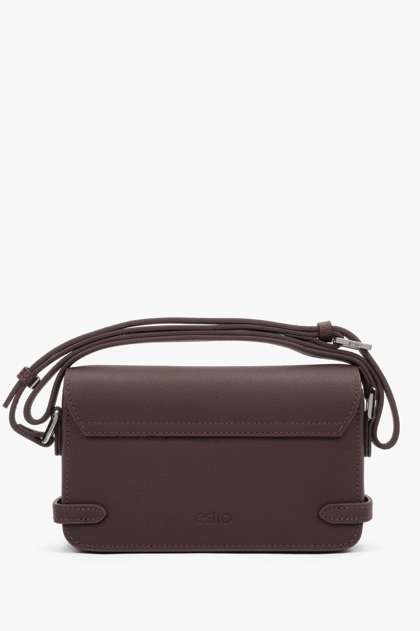 Mała, ciemnobrązowa torebka damska na ramię ze skóry naturalnej.