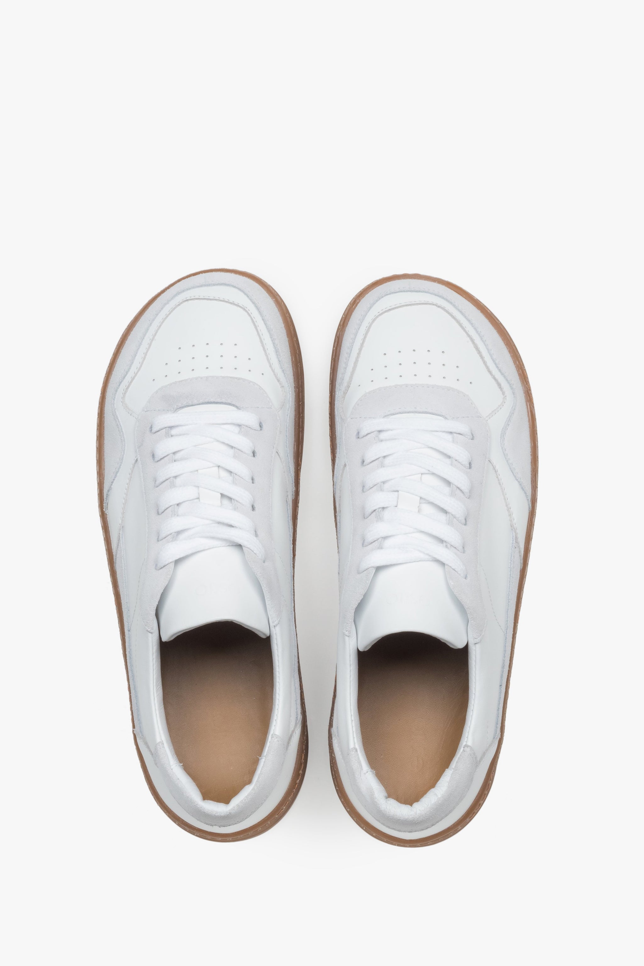 Minimalistyczne trampki męskie w stylu barefoot, łączące sportową elegancję z komfortem naturalnego chodzenia.