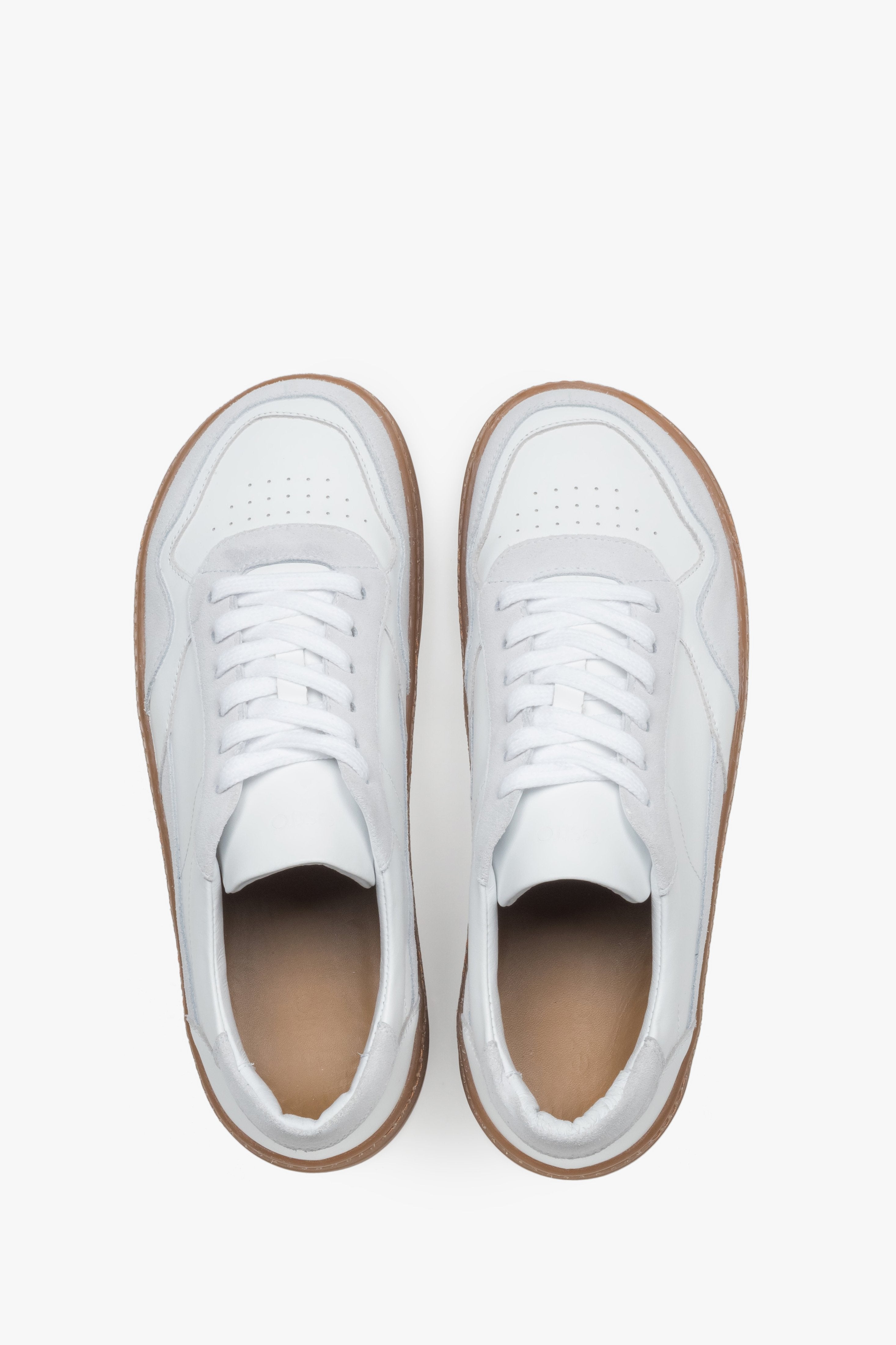 Minimalistyczne trampki męskie w stylu barefoot, łączące sportową elegancję z komfortem naturalnego chodzenia.