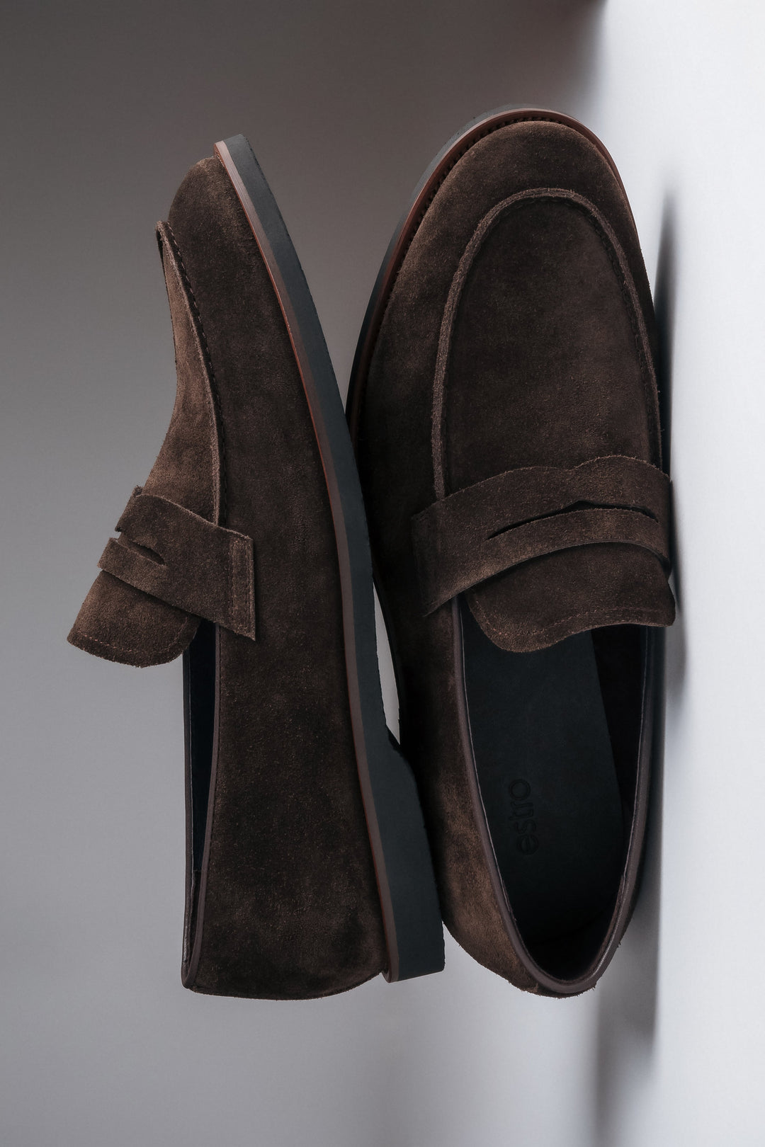 Loafersy męskie, miękkie, ciemnobrązowe, z weluru naturalnego, Estro.