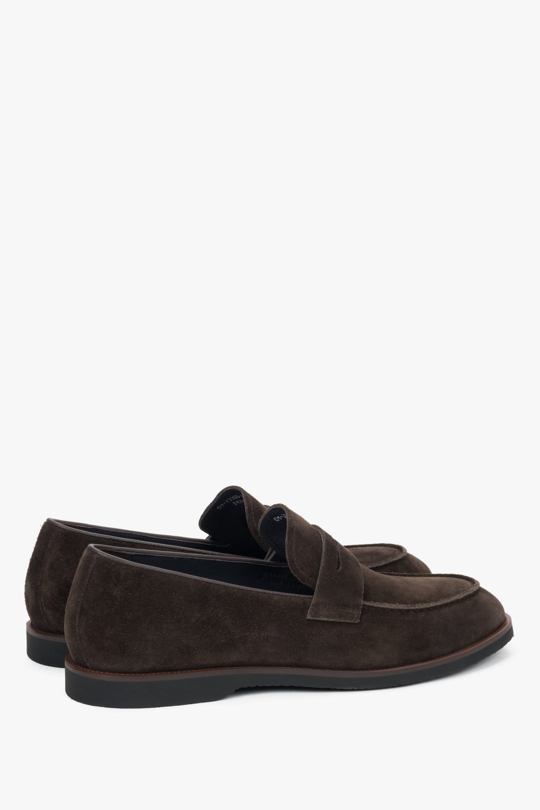 Z weluru naturalnego, miękkie ciemnobrązowe loafersy męskie Estro.