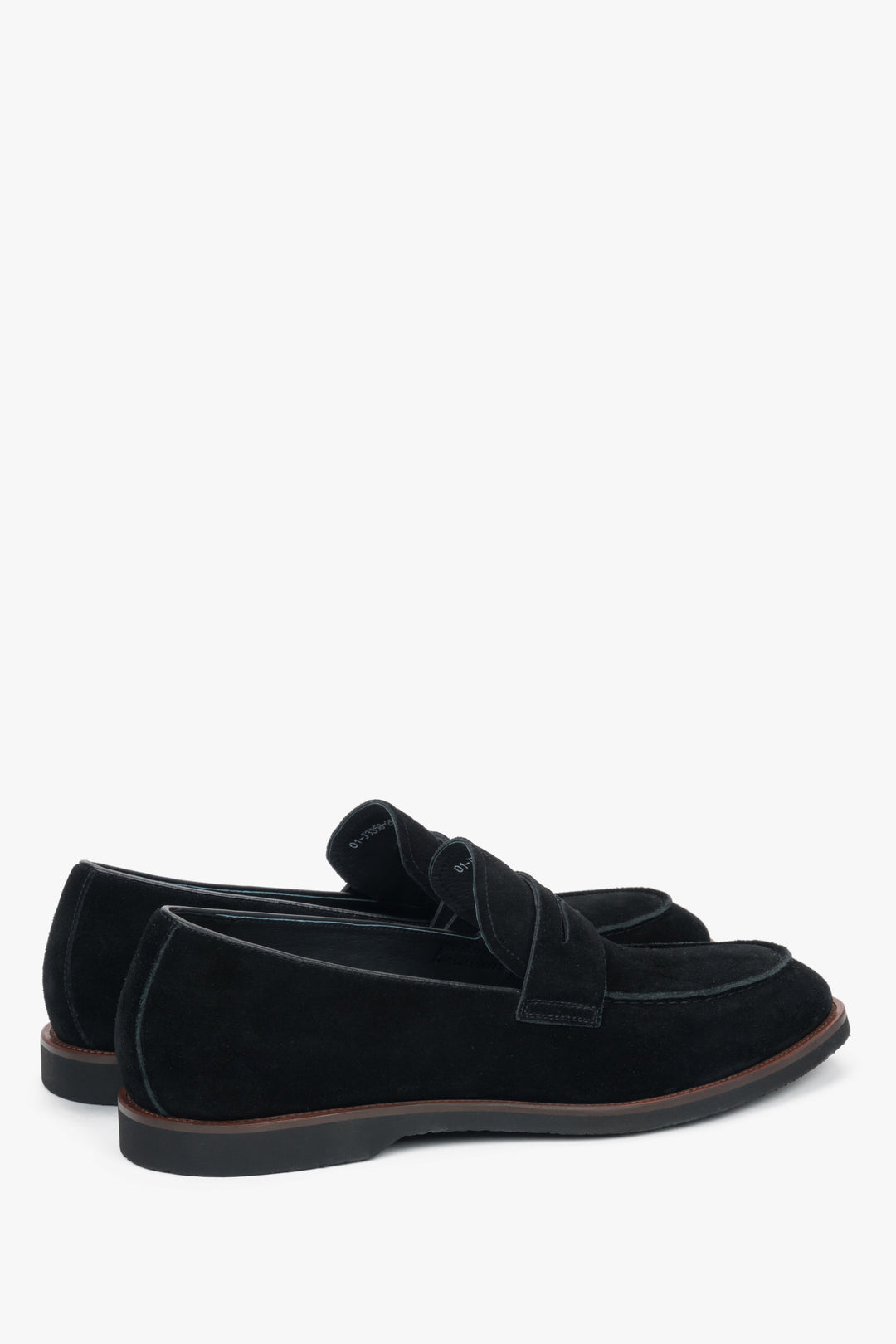 Z weluru naturalnego, miękkie czarne loafersy męskie Estro.