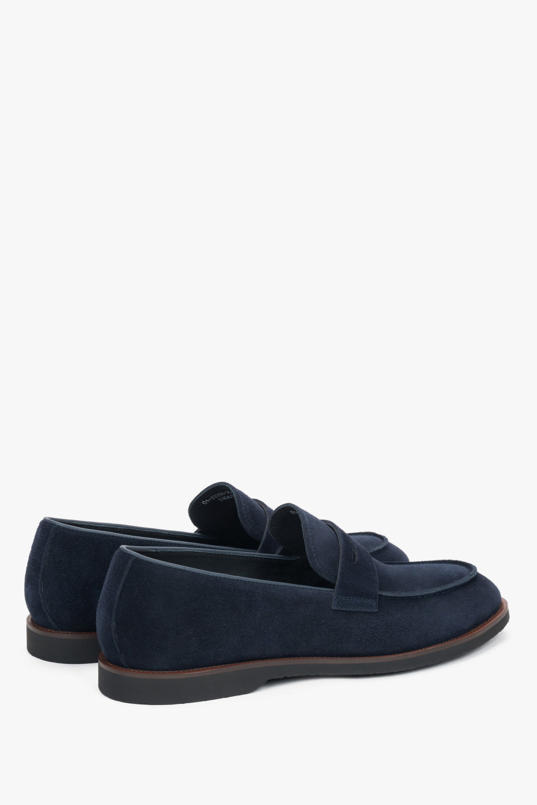 Z weluru naturalnego, miękkie granatowe loafersy męskie Estro.