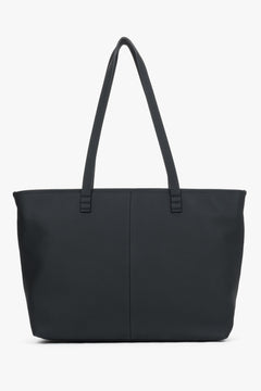 Czarna skórzana torba na ramię shopper w stylu minimalistycznym