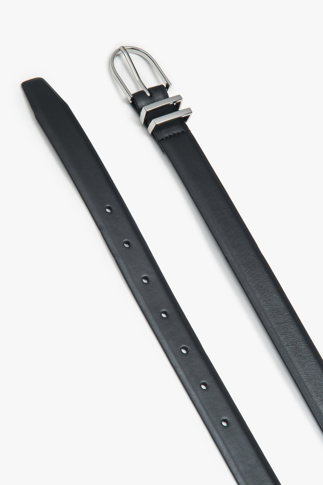 Damski minimalistyczny czarny pasek ze skóry naturalnej ze srebrnymi okuciami Estro.