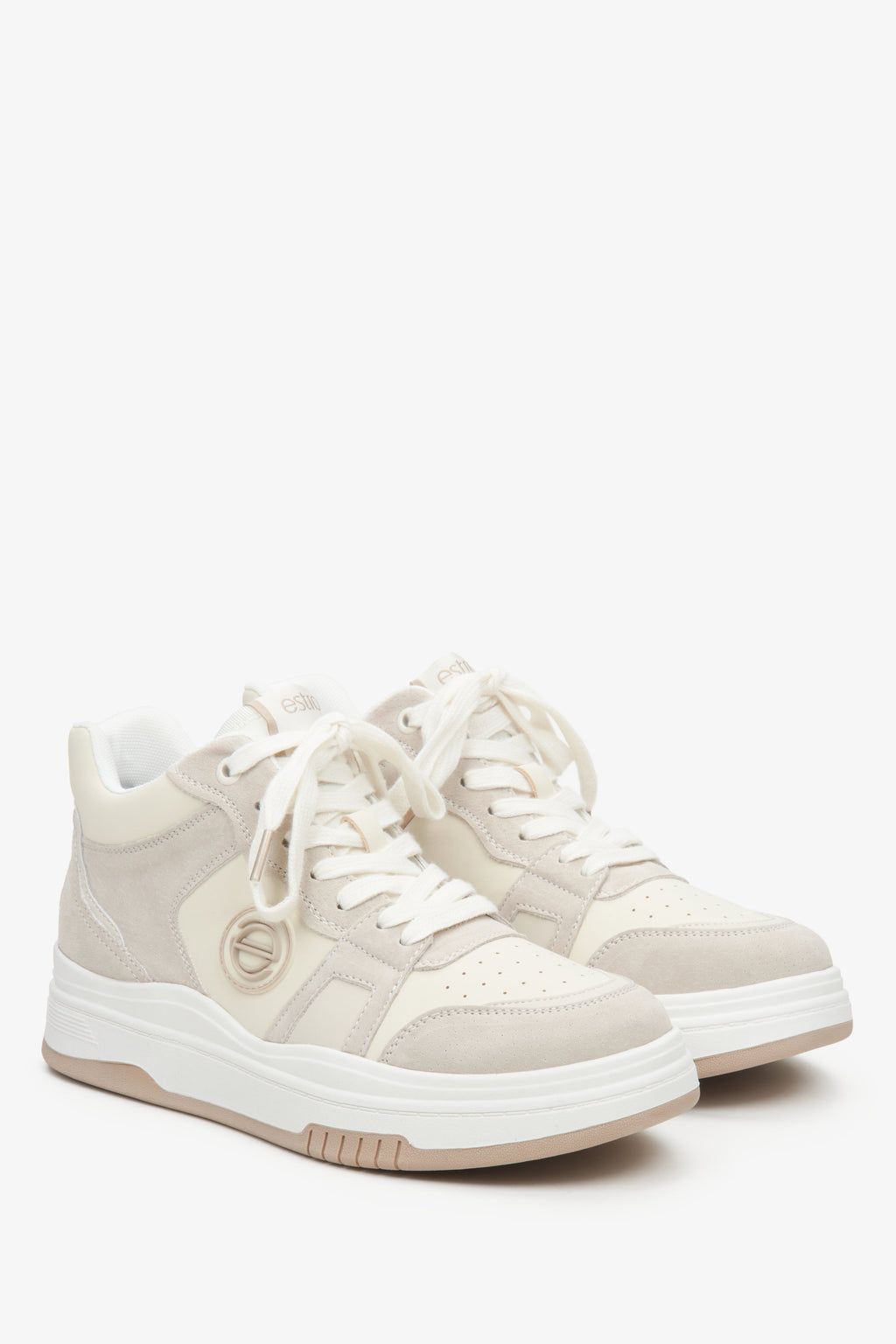 Wysokie skórzane sneakersy damskie Estro w kolorze beżowo-białym.