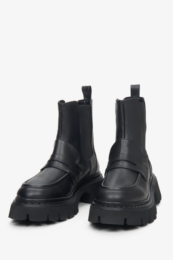 Sztyblety damskie ze skóry naturalnej w kolorze czarnym - zbliżenie na przód buta.