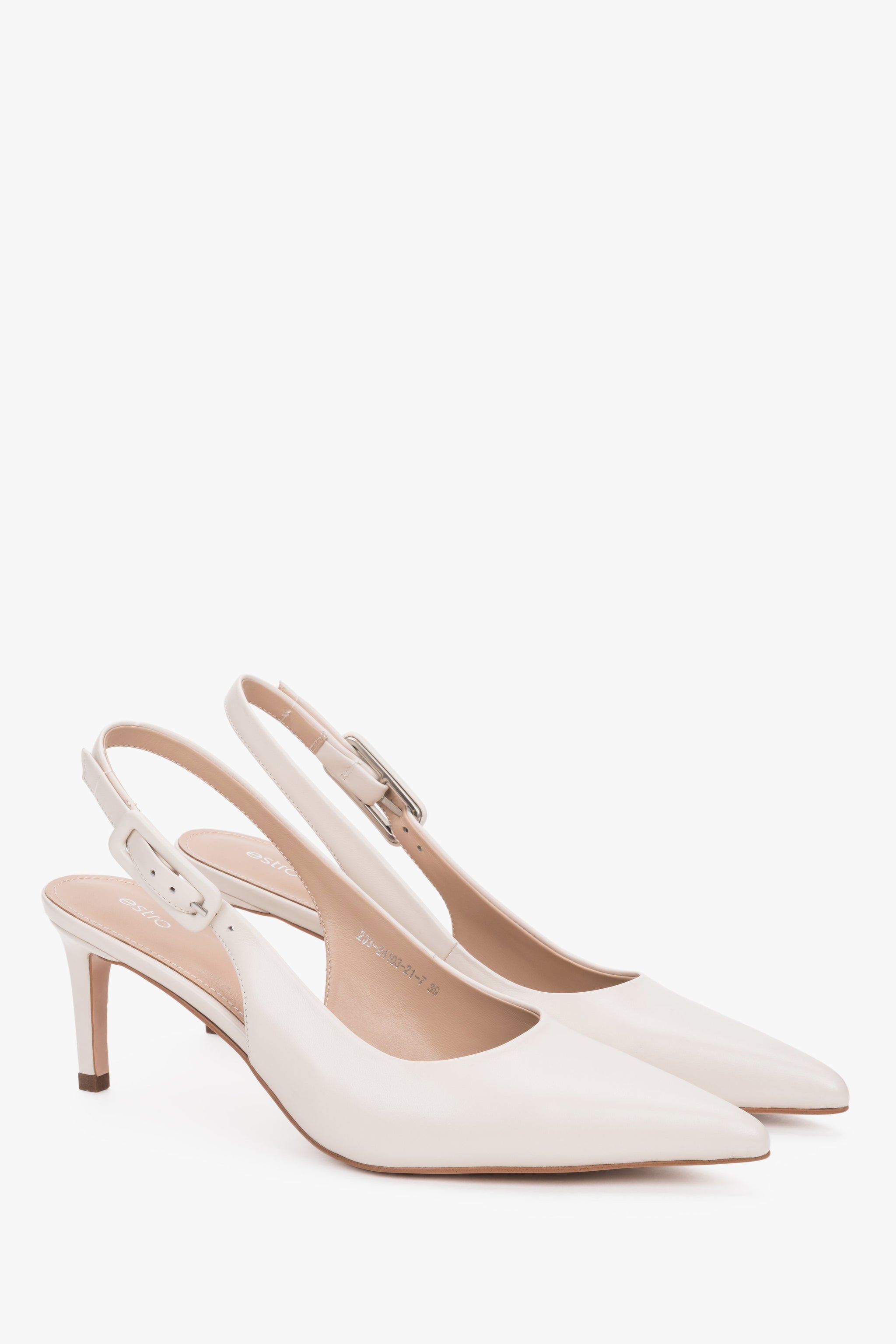 Mlecznobeżowe czółenka damskie typu slingback ze skóry naturalnej na stabilnej szpilce.