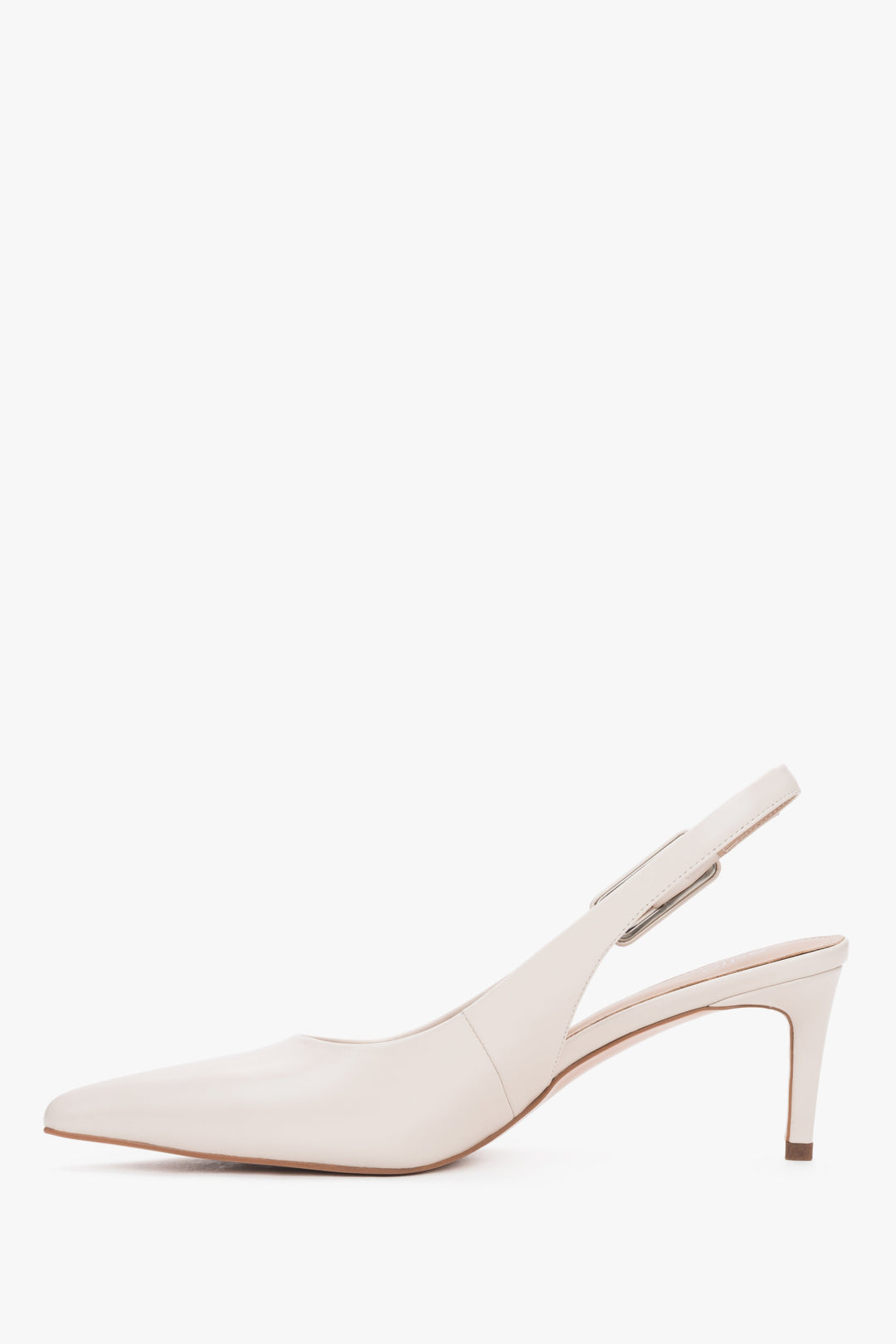 Damskie mlecznobeżowe czółenka typu slingback ze skóry naturalnej na stabilnej szpilce Estro.