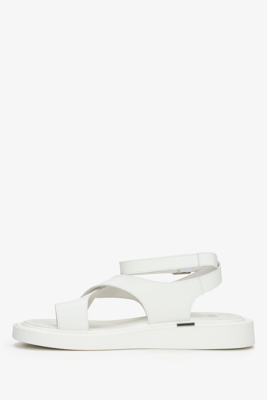 Mlecznobiałe sandały damskie Estro, casualowe, na grubej podeszwie, ze skóry naturalnej.