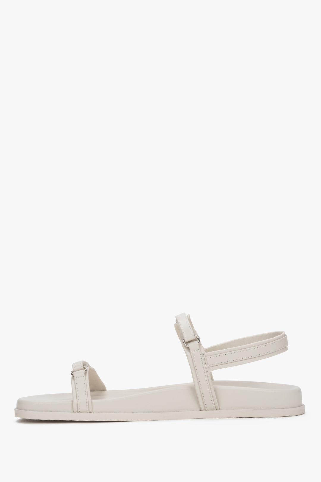Mlecznobiałe sandały damskie Estro, na płaskiej podeszwie, ze skóry naturalnej.