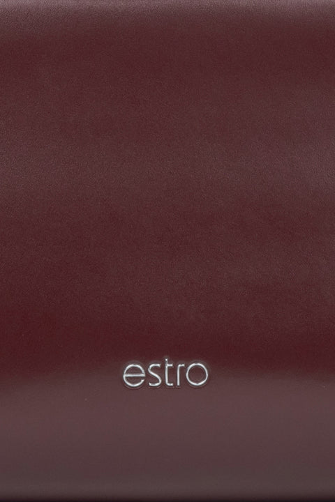 Skórzana torebka damska w kolorze bordowym Estro - zbliżenie na detale.