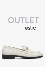 Mleczno-beżowe mokasyny damskie ze skóry naturalnej ze srebrnym łańcuszkiem Estro OUTLET