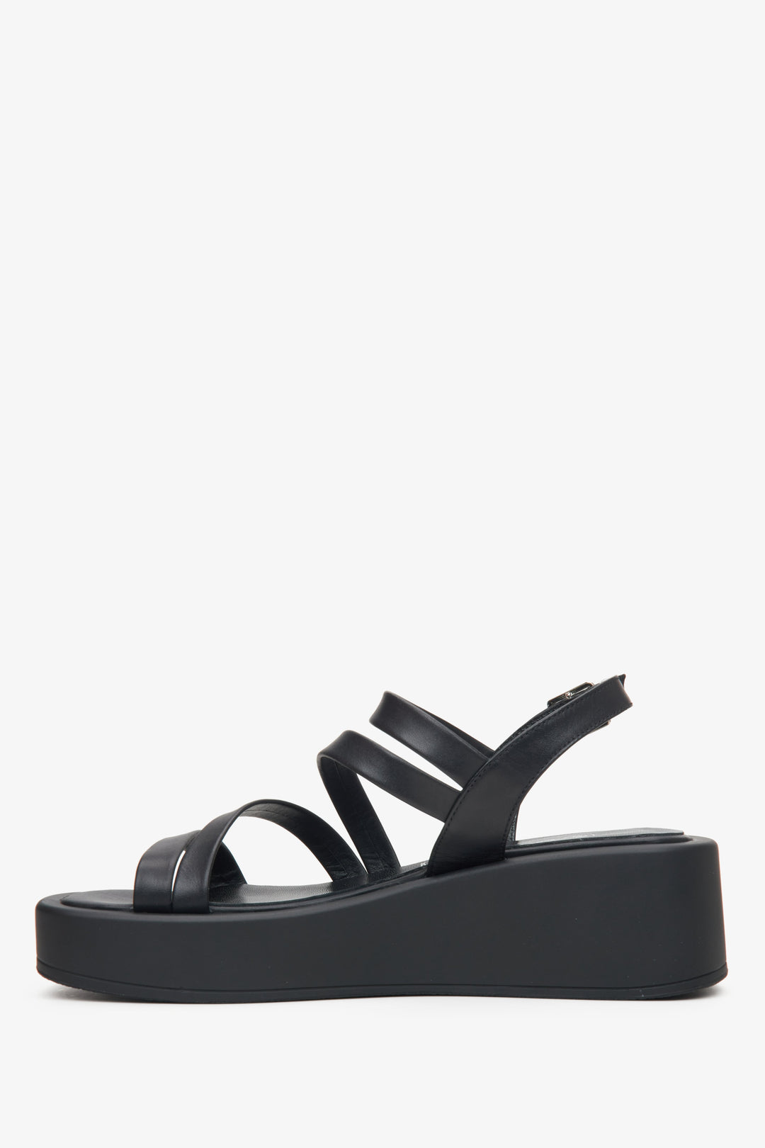 Skórzane czarne sandały damskie na koturnie Estro - profil buta.