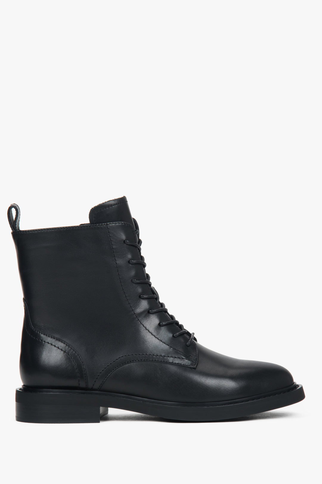 Niskie czarne trzewiki damskie ze skóry naturalnej z ozdobnym sznurowaniem Estro ER00118724.