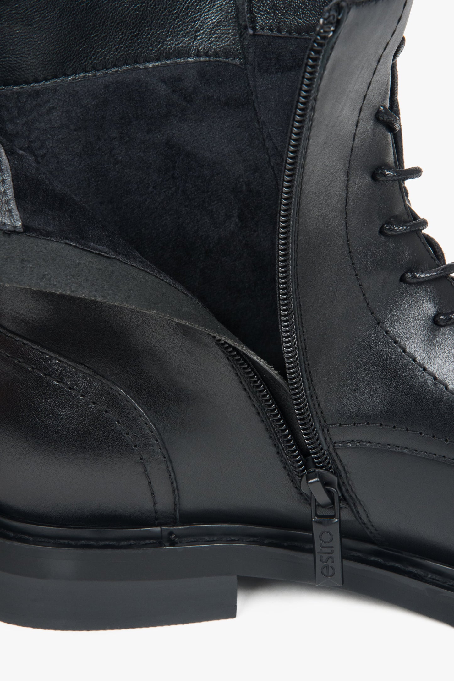 Z ozdobnym sznurowaniem, niskie, czarne trzewiki damskie ze skóry naturalnej Estro.