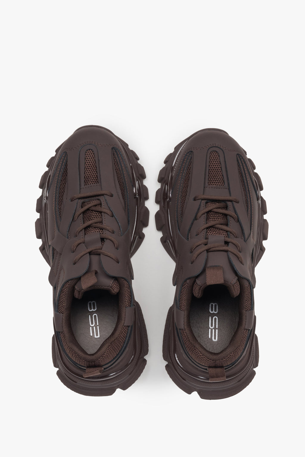 Sneakersy damskie ciemnobrązowe ES8 ze sznurowaniem na wiosnę i jesień - prezentacja obuwia z góry.