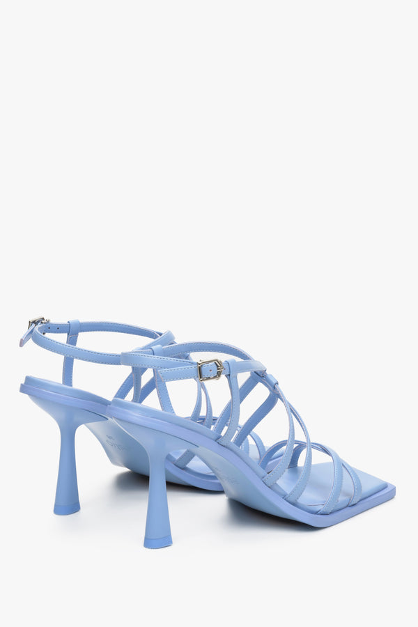 Damskie, skórzane sandały w kolorze noebieskim Estro - prezentacja modelu z góry.