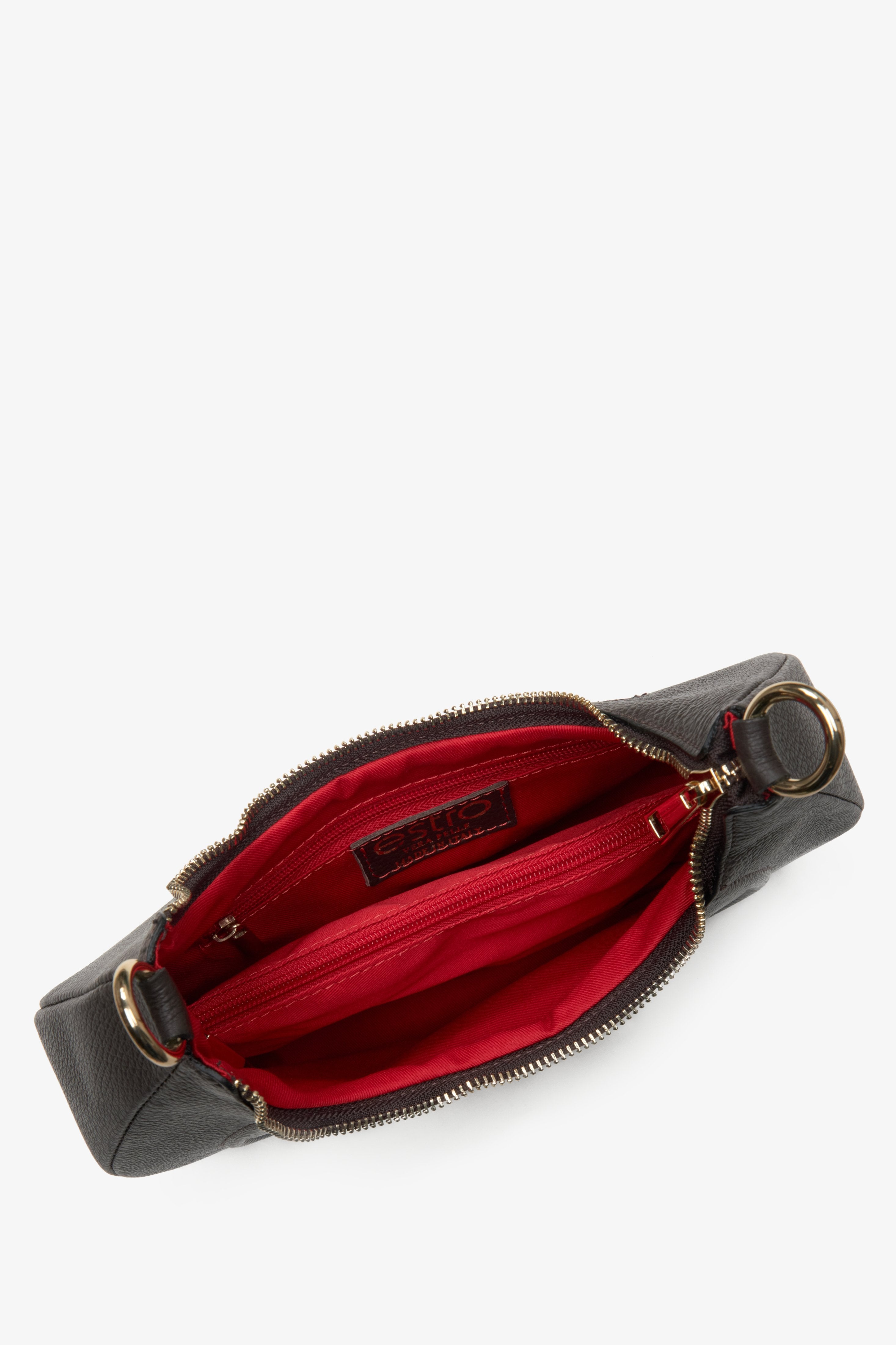 Skórzana ciemnobrązowa torebka damska na ramię Estro  -zbliżenie na wnętrze modelu.