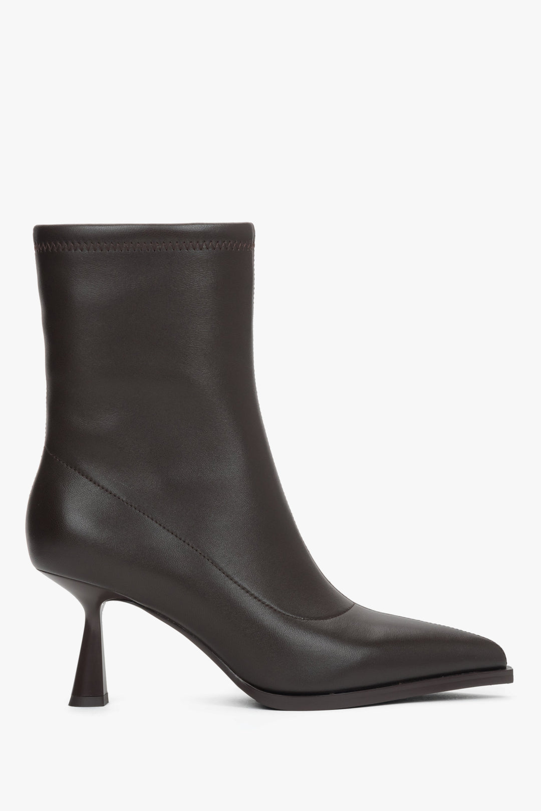 Ocieplane, ciemnobrązowe botki damskie z elastycznej skóry naturalnej na obcasie kielichowym.