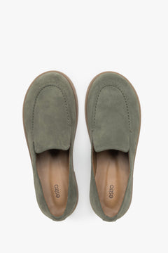 Oliwkowe mokasyny damskie typu barefoot z włoskiego weluru naturalnego Premium.