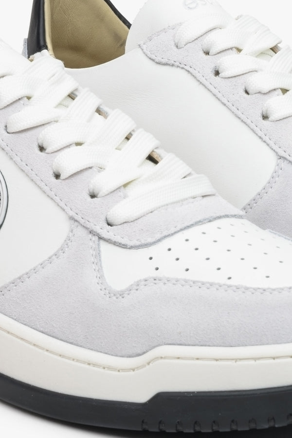 Skórzane sneakersy damskie Estro w biało-szarym kolorze ze sznurowaniem - zbliżenie na detale.