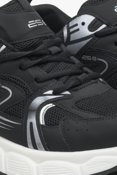 Czarne sneakersy damskie ze srebrnymi detalami ES 8 - zbliżenie na linię szwów.