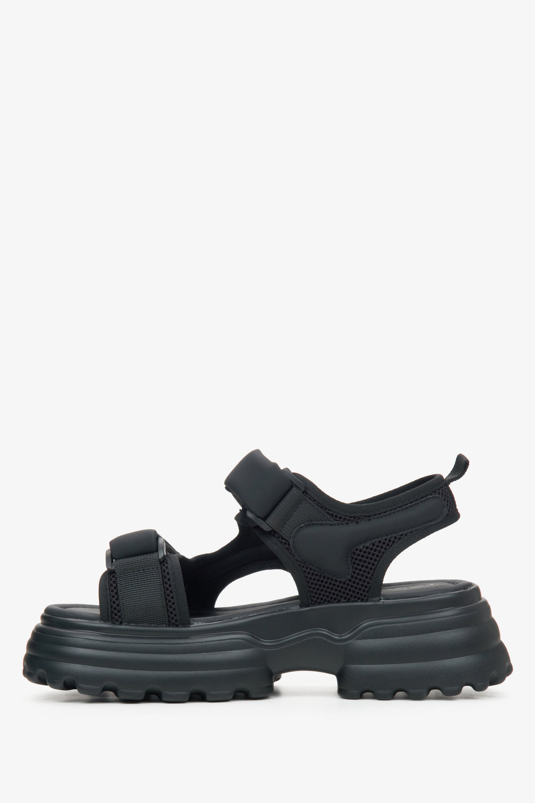 Sportowe sandały damskie ES8 w kolorze czarnym - profil buta.