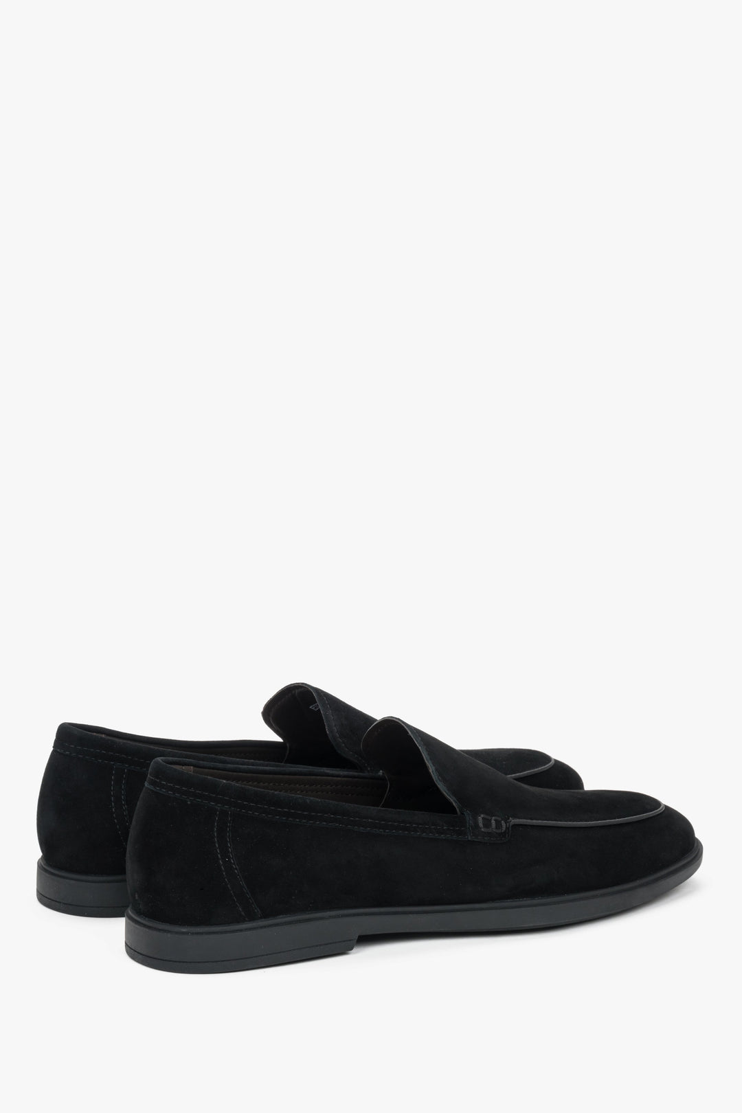 Z weluru naturalnego, podłużne czarne loafersy męskie Estro.