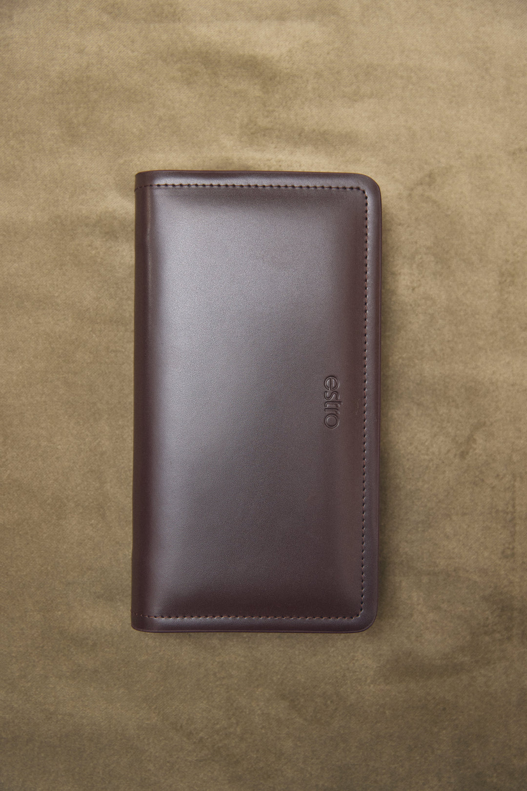 Ciemnobrązowy kontynentalny portfel damski zapinany na suwak ze skóry naturalnej Estro ER00118321.