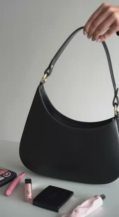 Czarna torebka damska typu shoulder bag z włoskiej skóry naturalnej Premium Estro ER00116374